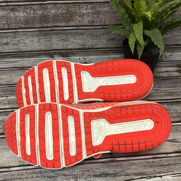 Nike Women's Bright Coral Athletic Shoes size Youth 5 Women’s 7 - Picture 8 of 9